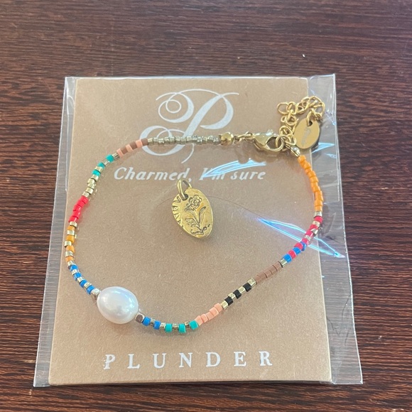 Plunder Jewelry - Plunder Bracelet + Charm Set. Pearl beaded bracelet. Gold rose charm. New in bag